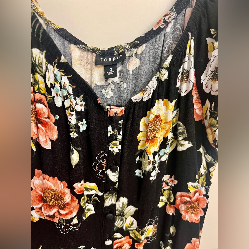 Torrid Button Front Blouse - size 0 (12, large) - Picture 2 of 4